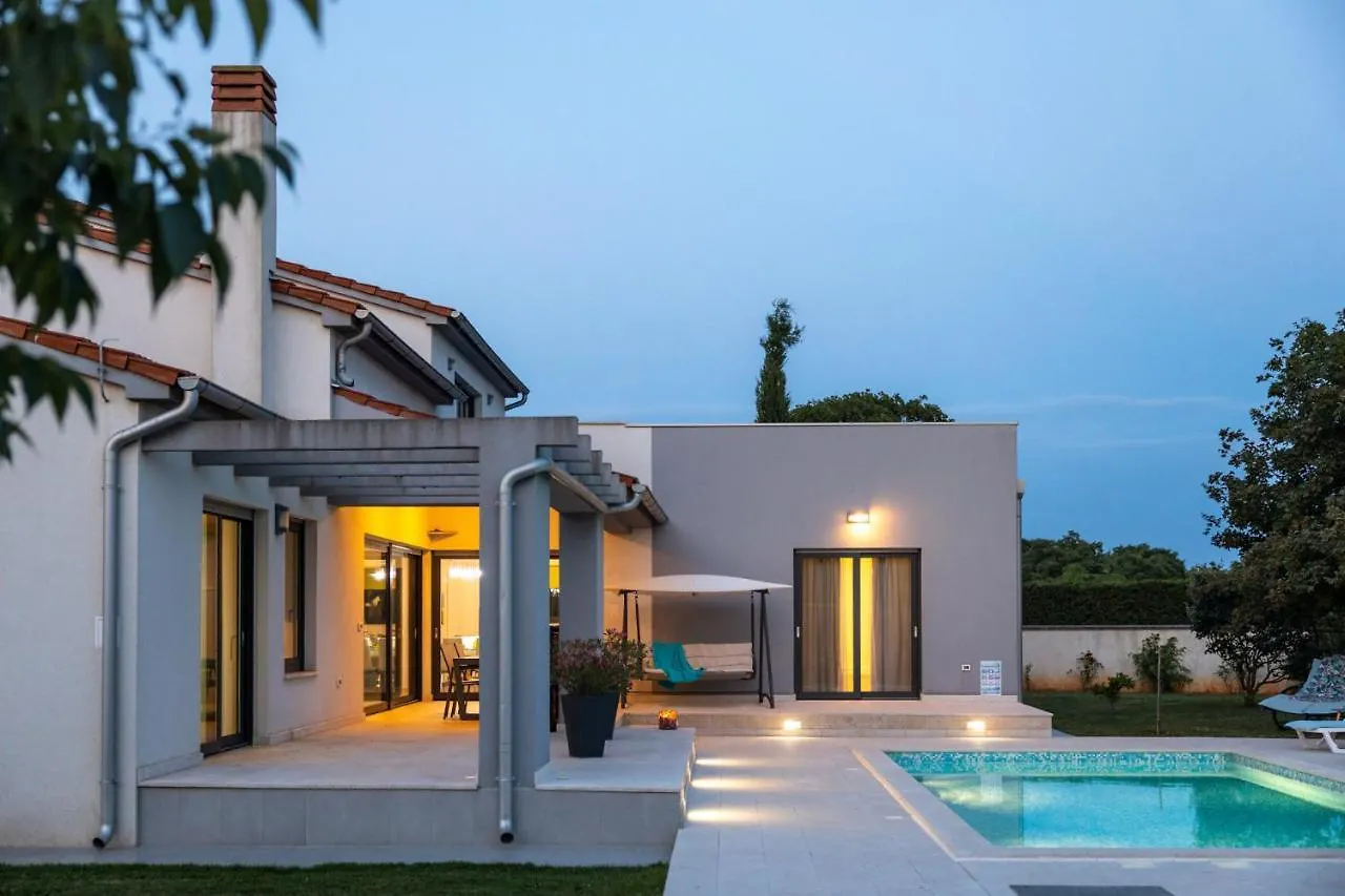 Beautiful Villa Eva With Private Pool Near The Beach Sisan