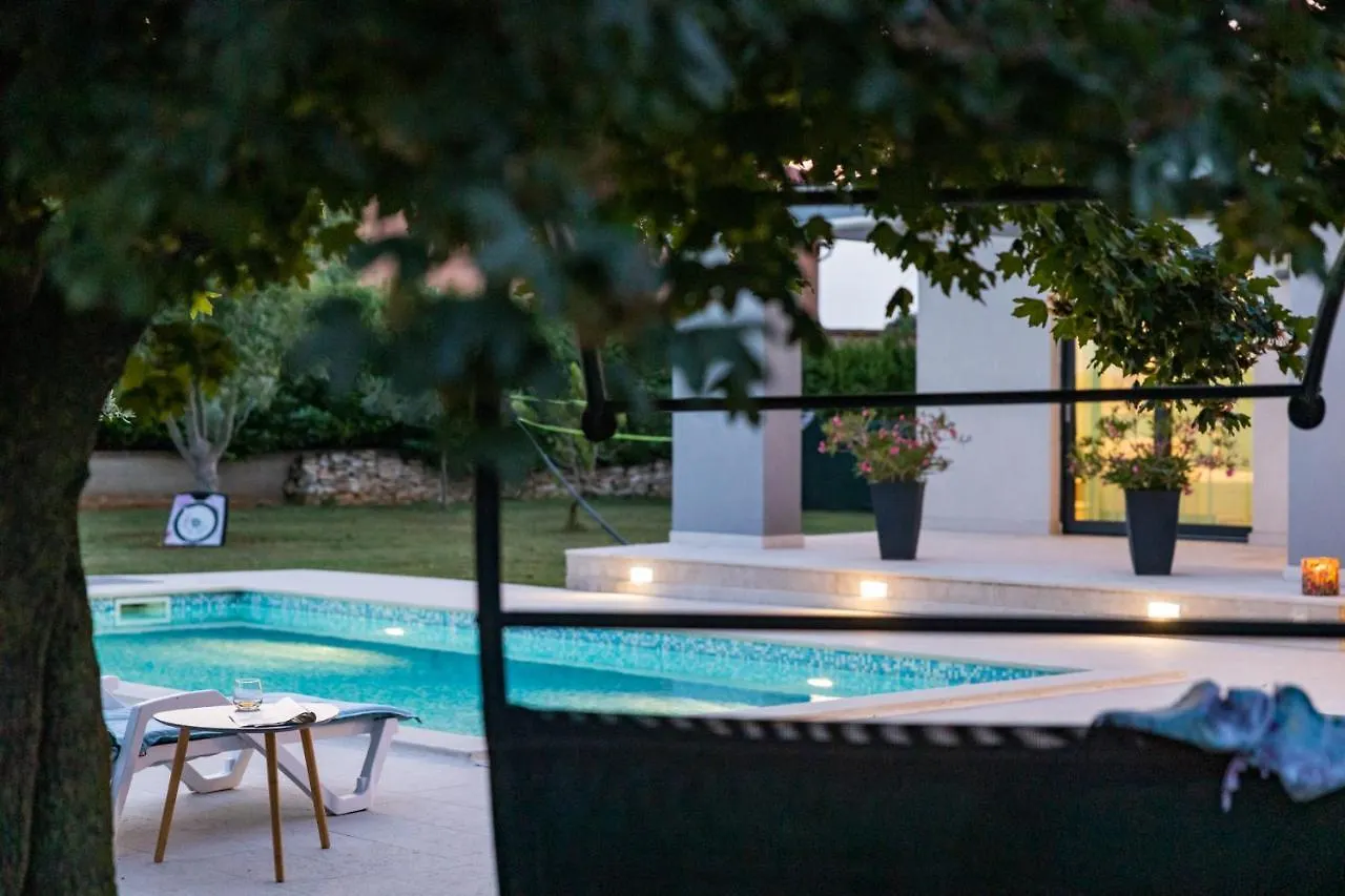 Beautiful Villa Eva With Private Pool Near The Beach Sisan