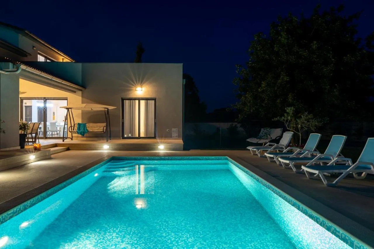 Beautiful Villa Eva With Private Pool Near The Beach Šišan 0*,