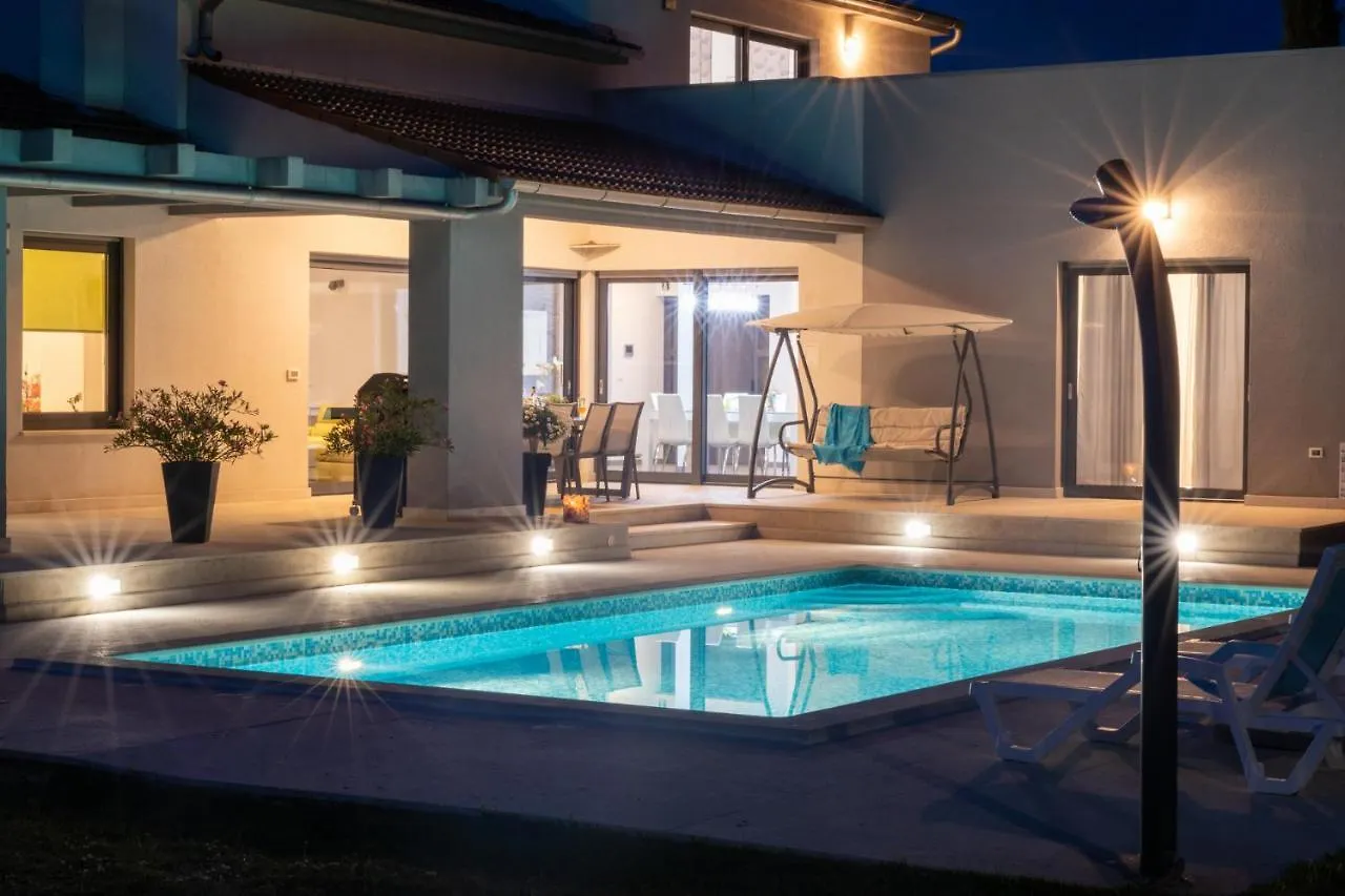 Beautiful Villa Eva With Private Pool Near The Beach Šišan 0*,