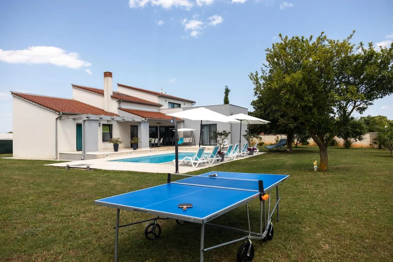 Beautiful Villa Eva With Private Pool Near The Beach Sisan 0*,