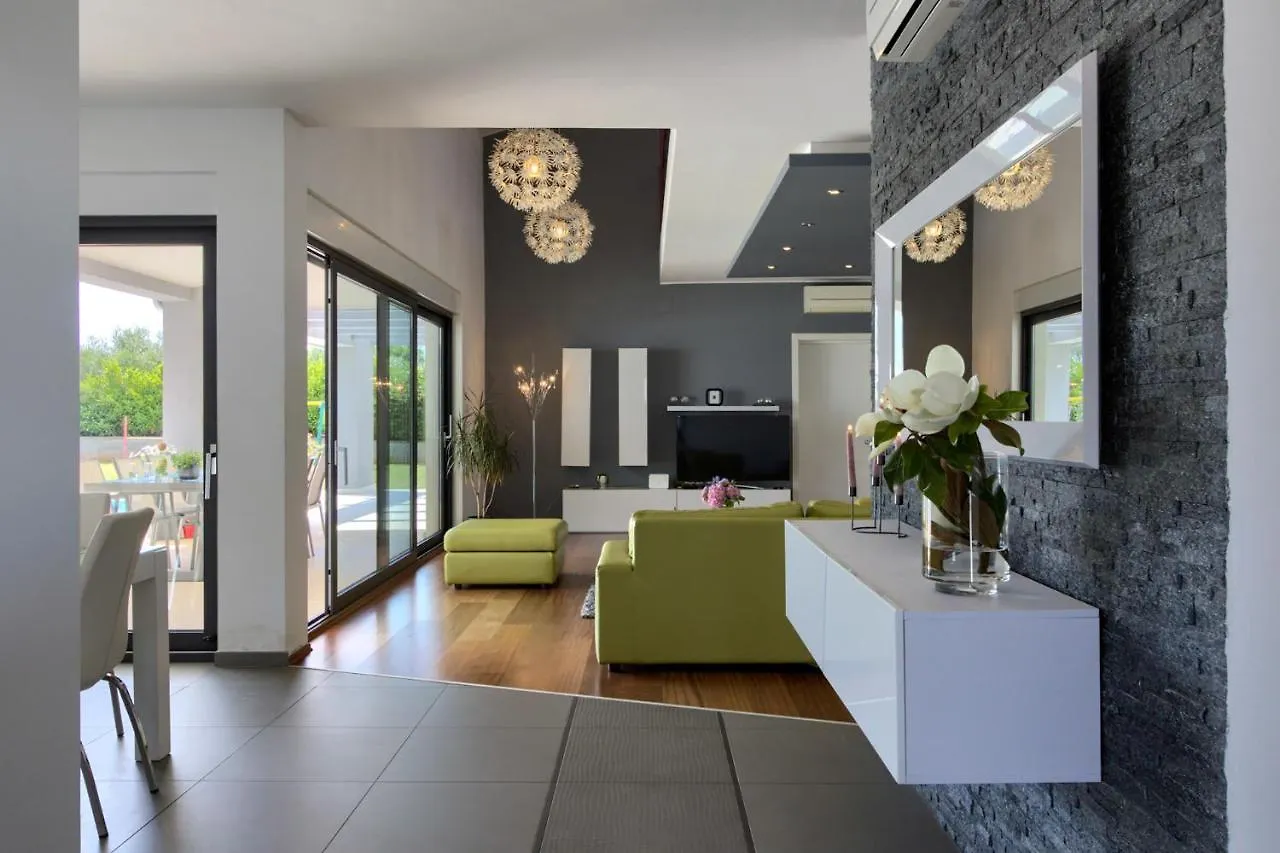 Beautiful Villa Eva With Private Pool Near The Beach Sisan