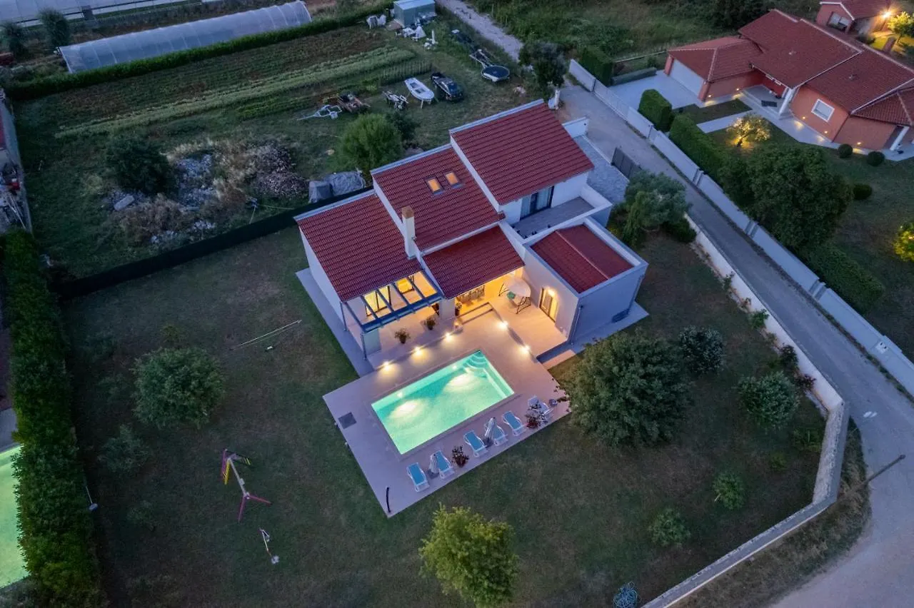 Beautiful Villa Eva With Private Pool Near The Beach Sisan