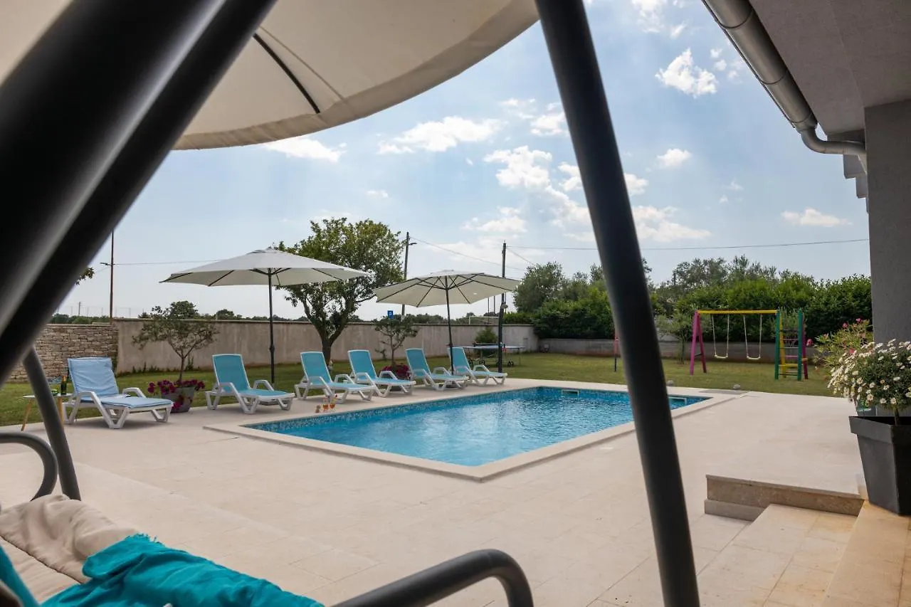 Beautiful Villa Eva With Private Pool Near The Beach Sisan