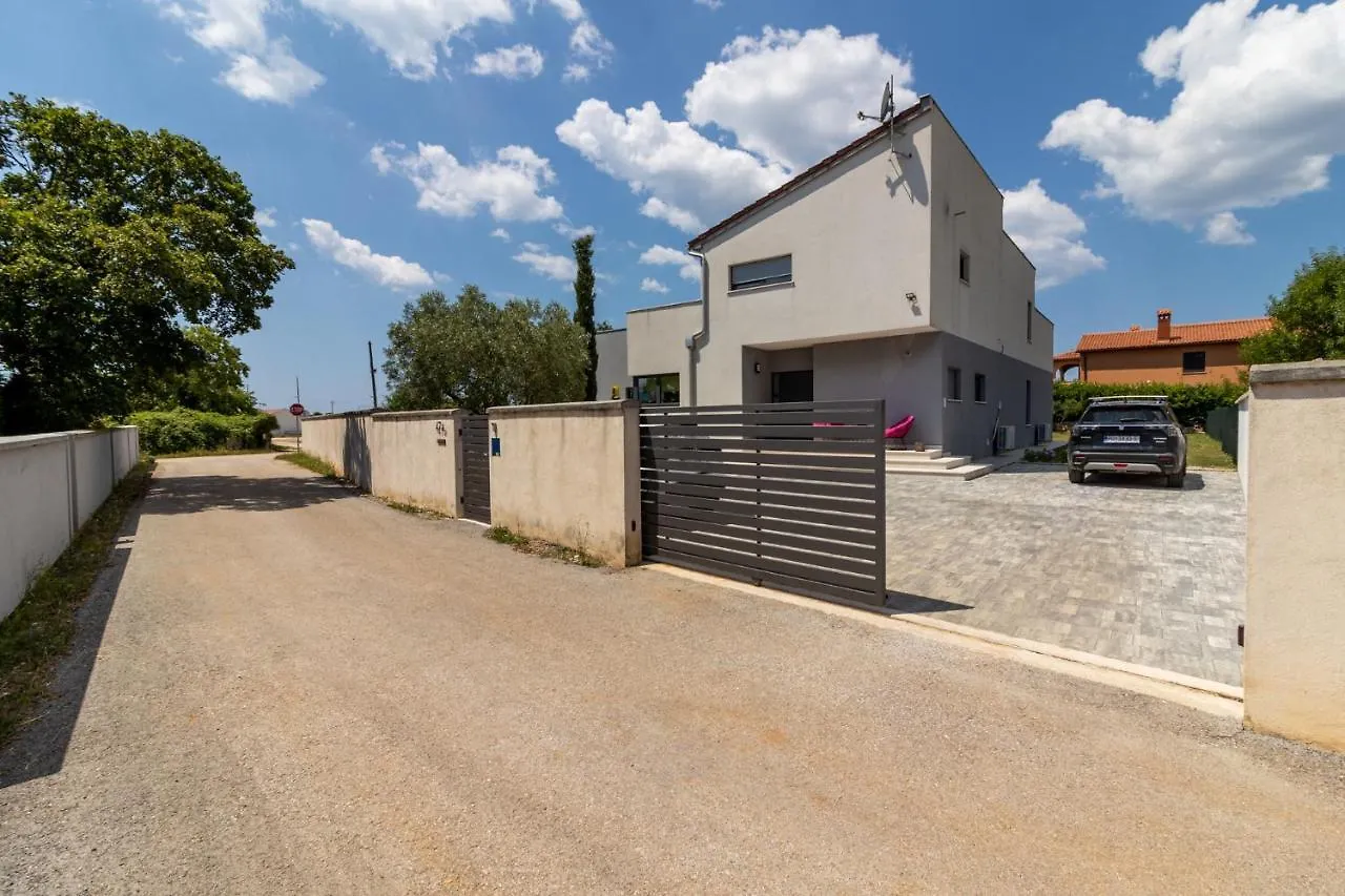 Beautiful Villa Eva With Private Pool Near The Beach Sisan