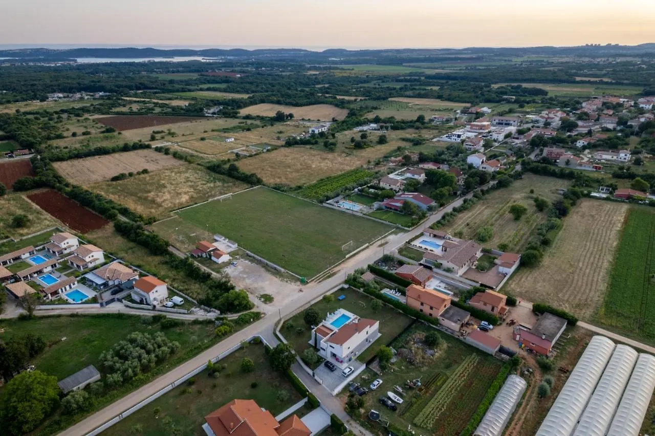 Beautiful Villa Eva With Private Pool Near The Beach Sisan