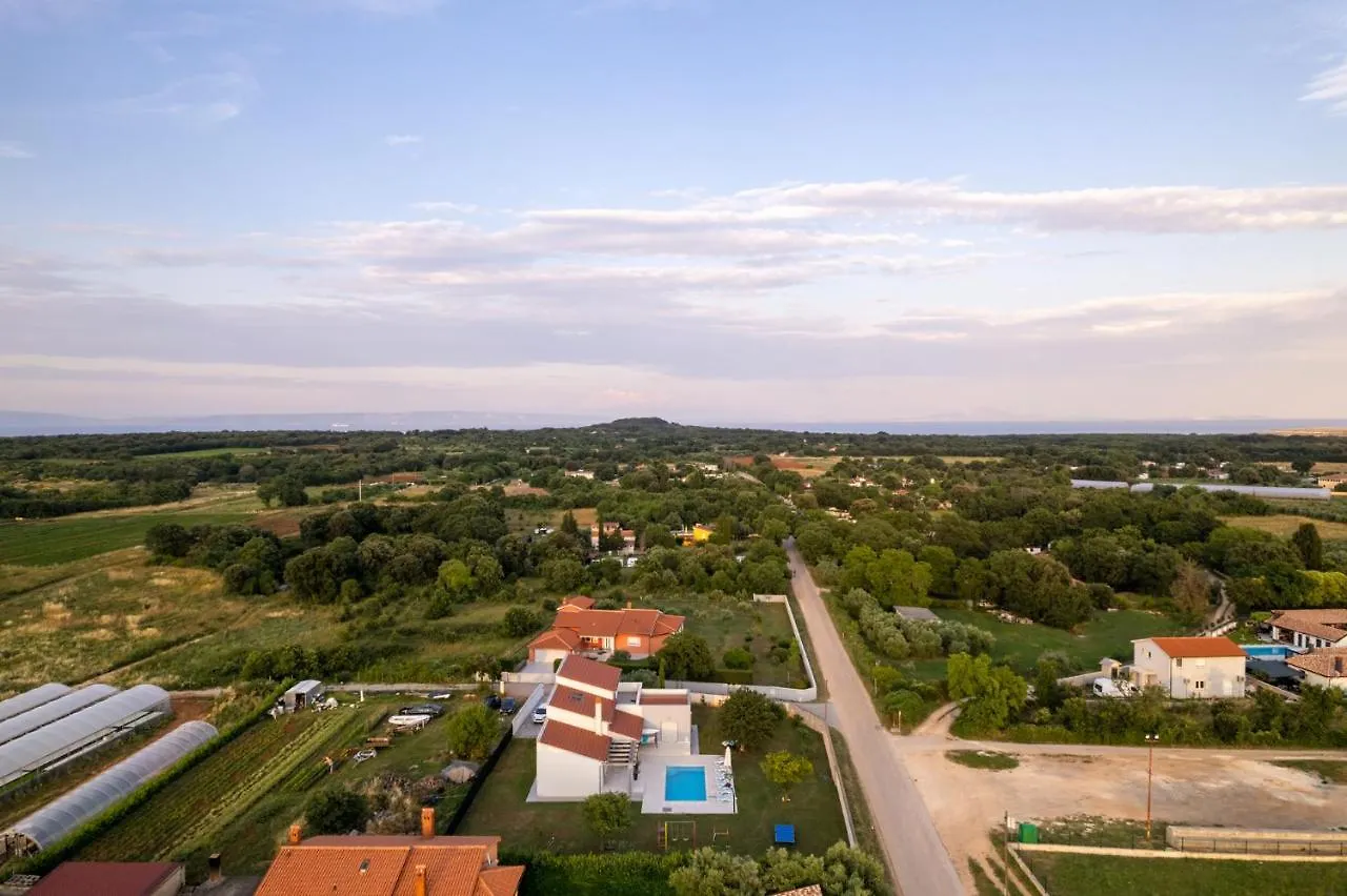 Beautiful Villa Eva With Private Pool Near The Beach Sisan