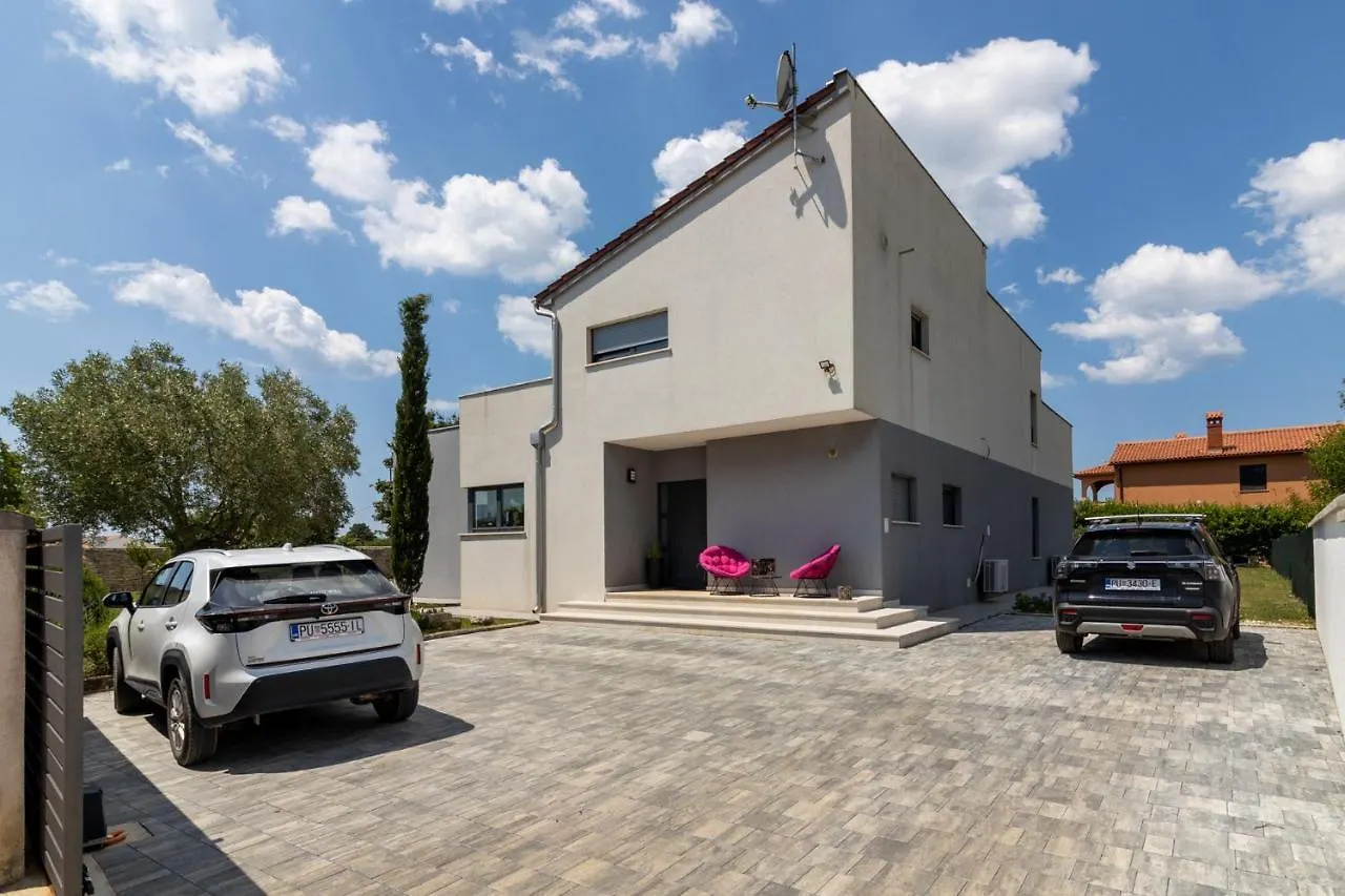 Beautiful Villa Eva With Private Pool Near The Beach Sisan
