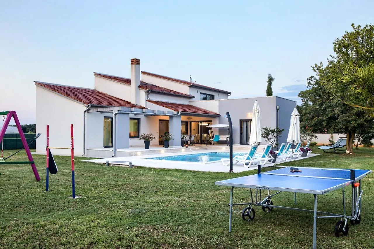 Beautiful Villa Eva With Private Pool Near The Beach Sisan