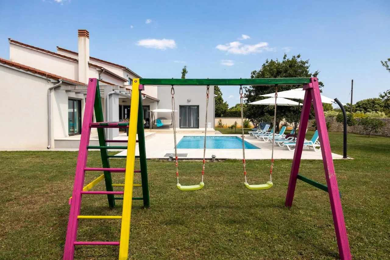 Beautiful Villa Eva With Private Pool Near The Beach Sisan