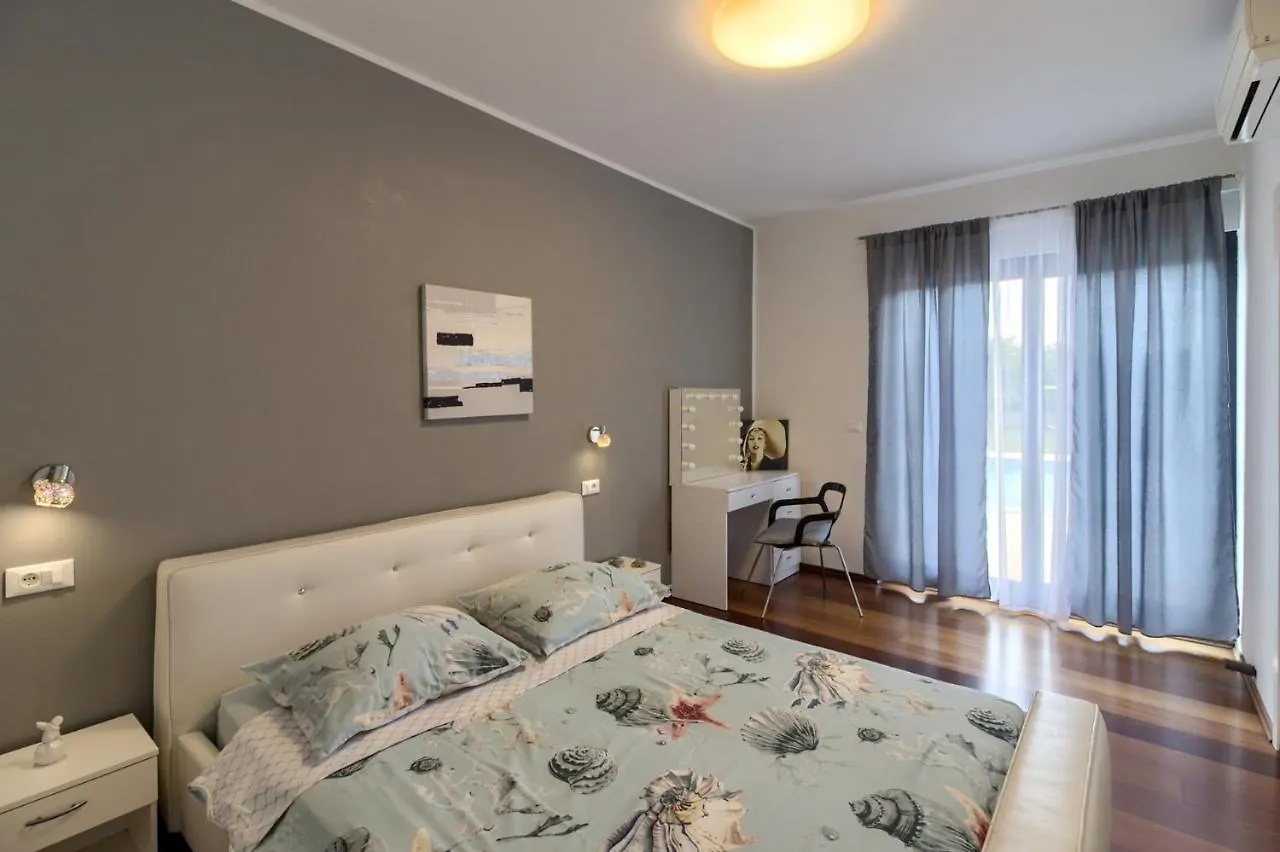 Beautiful Villa Eva With Private Pool Near The Beach Sisan 0*,