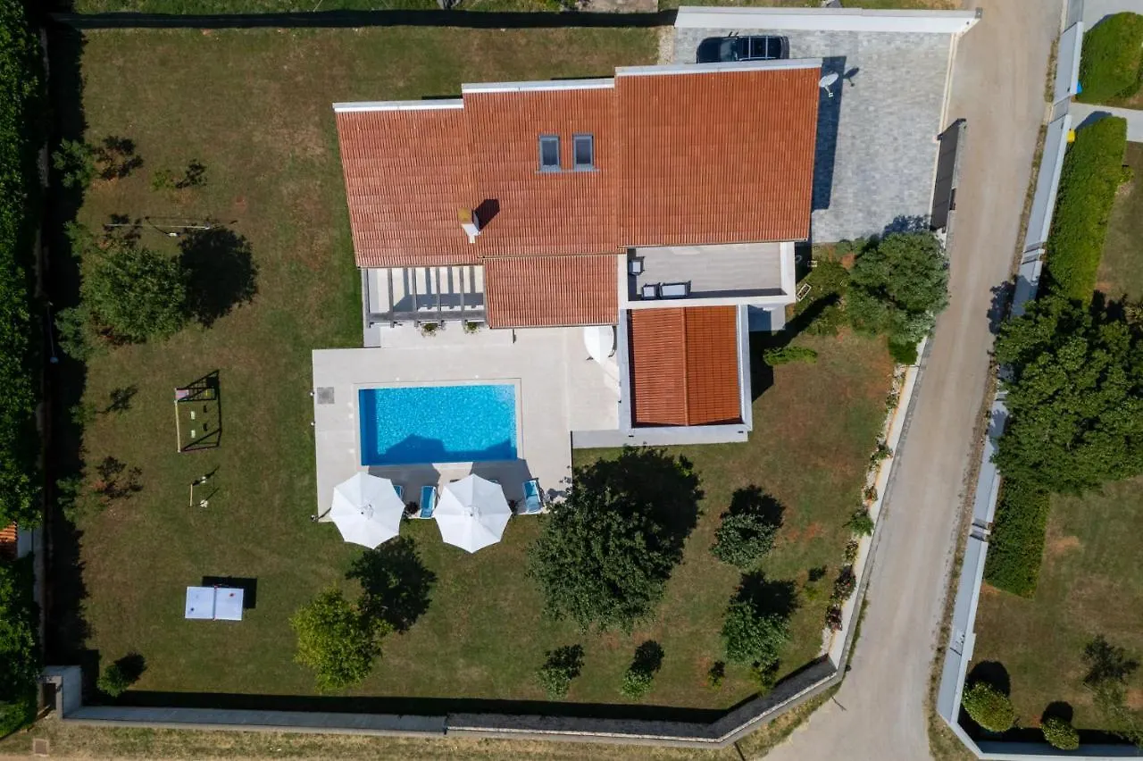Beautiful Villa Eva With Private Pool Near The Beach Sisan