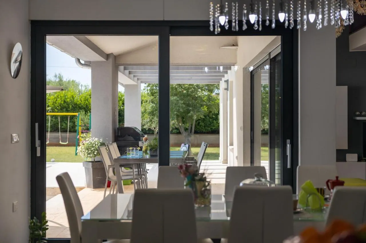 Beautiful Villa Eva With Private Pool Near The Beach Sisan