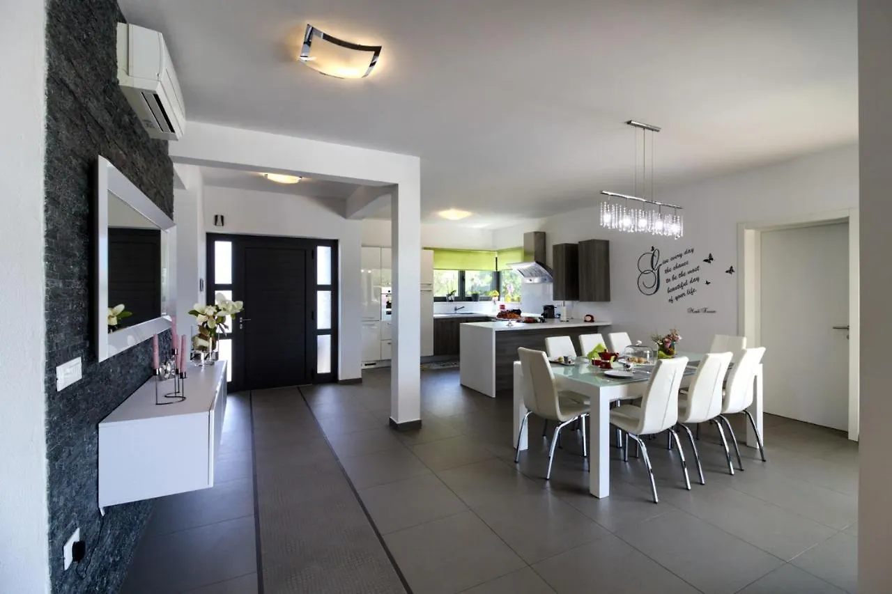 Beautiful Villa Eva With Private Pool Near The Beach Sisan