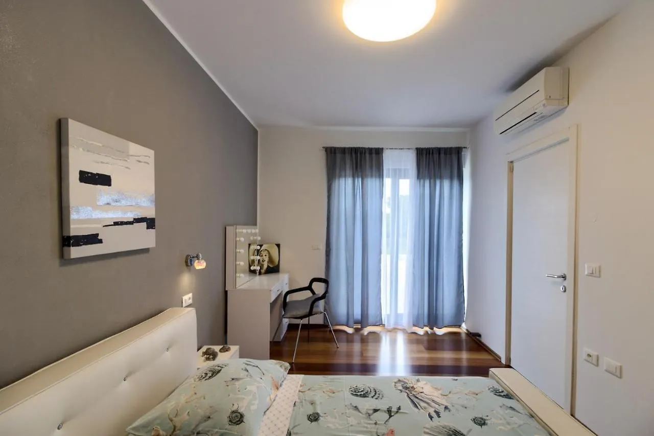 Beautiful Villa Eva With Private Pool Near The Beach Sisan